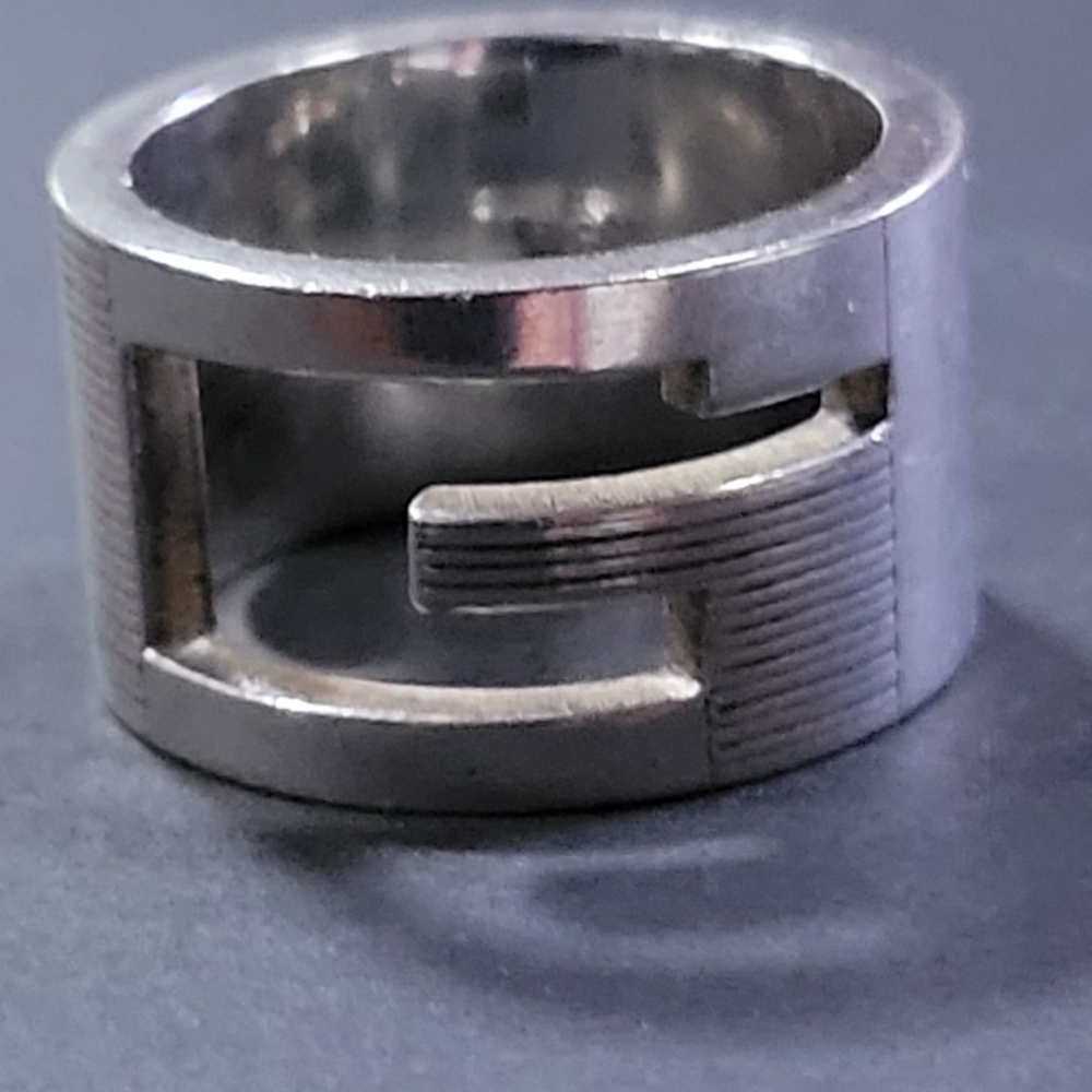 GUCCI Sterling Silver Wide G Logo Ring - Picture 3 of 5